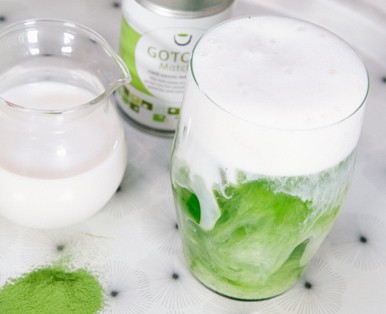 iced matcha green tea latte